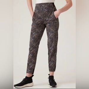 Athleta TREKKIE NORTH JOGGER, KINETIC ABSTRACT BLACK SIZE 2 Brand NEW